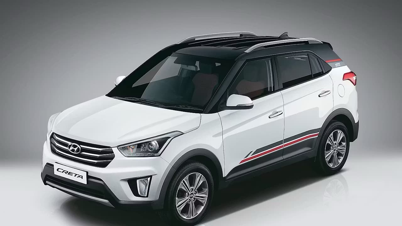 Hyundai Creta Anniversary Edition with a black roof, black C-pillar and red side decal